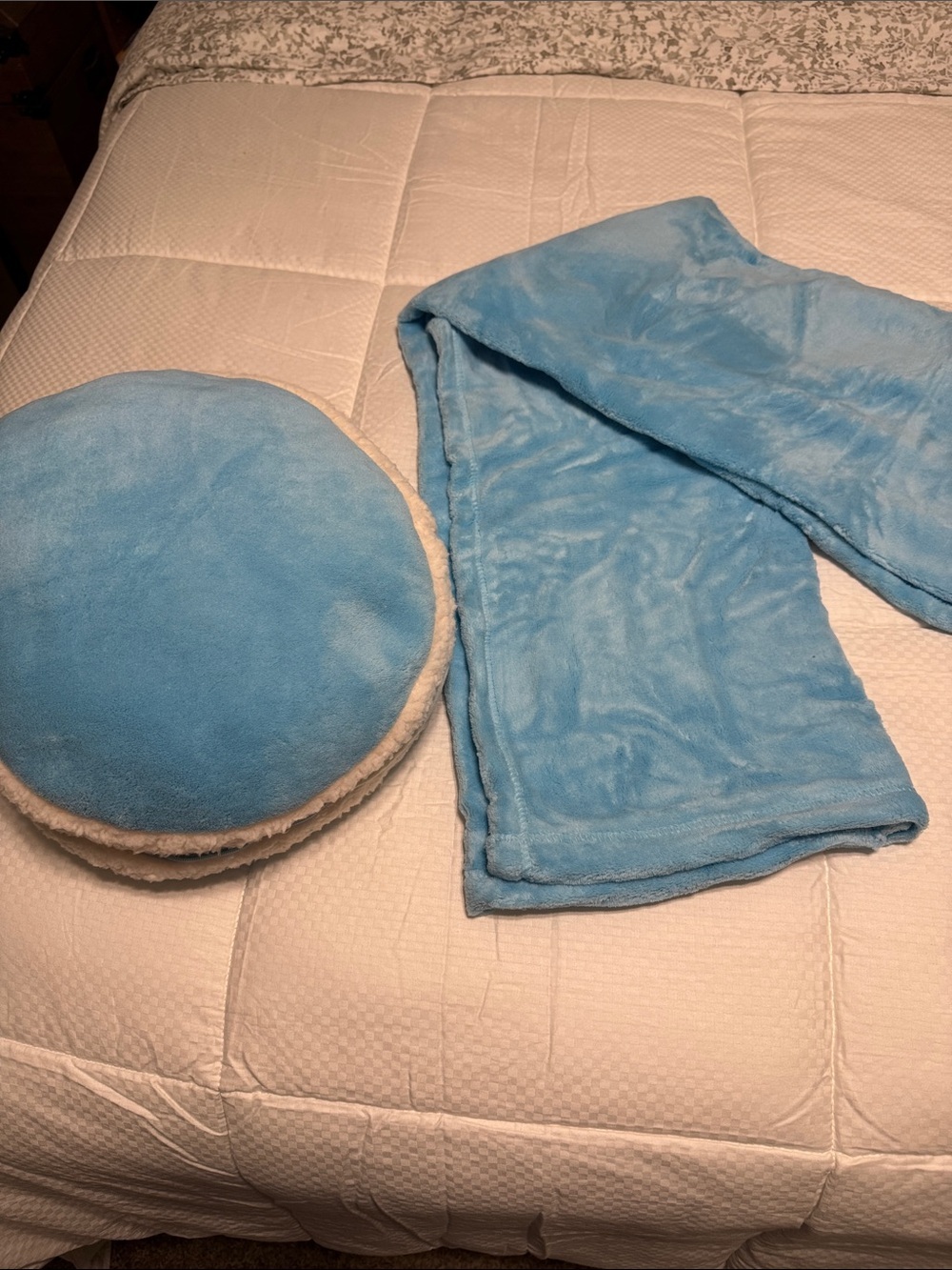 Pillow & Blanket Set- Light Blue - Picture 5 of 8